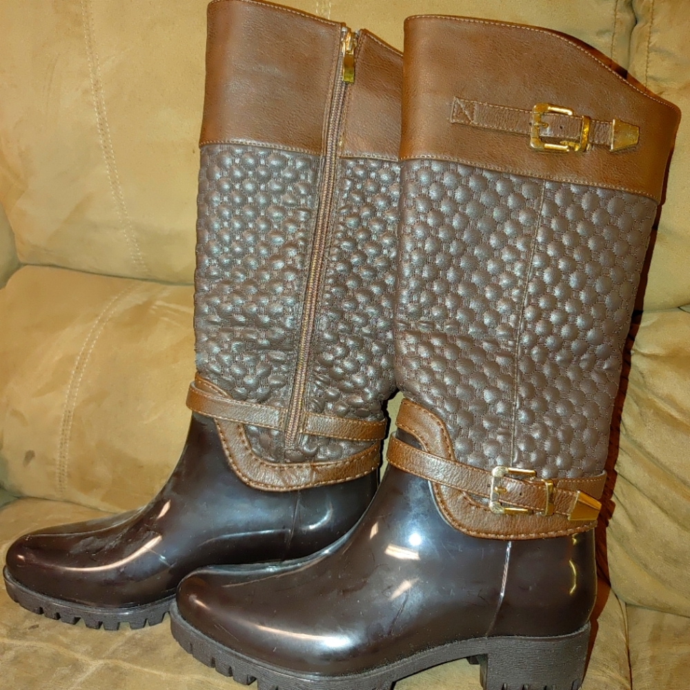 Women's 7.5 rain/ snow boots NWOT